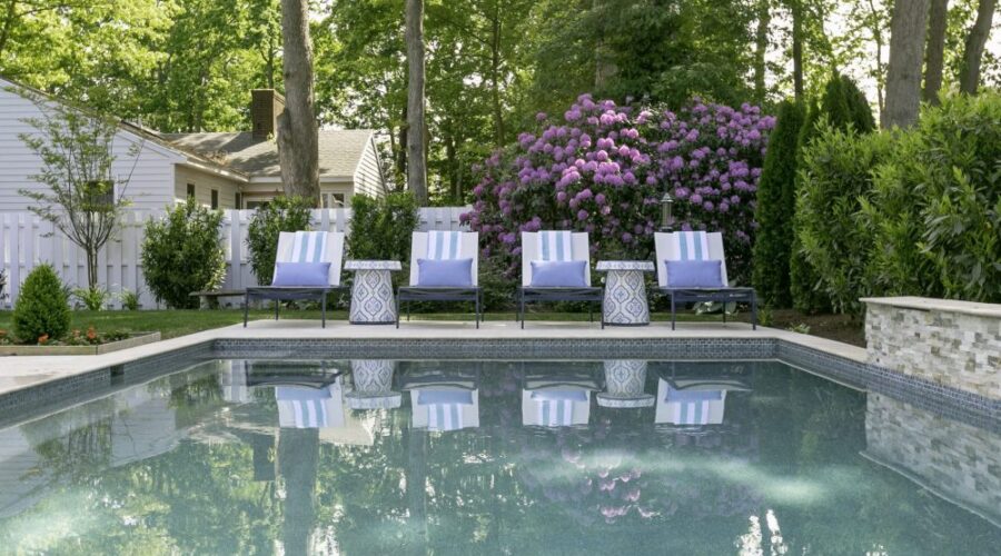 Classic Backyard with a Touch of Trends