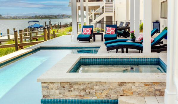 Gold: Cocktail Pool – Bayside Stunner